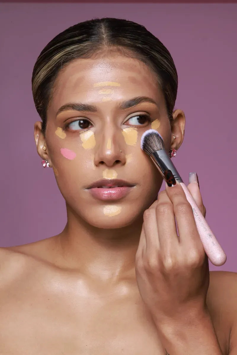 R19 🌷Brocha Petite Angular para Corrector