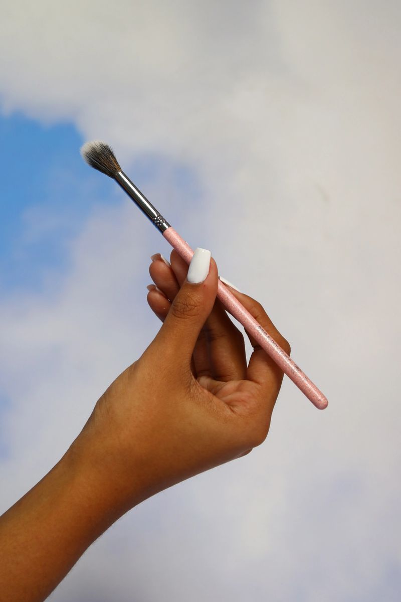 Beca Brush R4 🌷Brocha Puntiaguda Pequeña para Iluminador