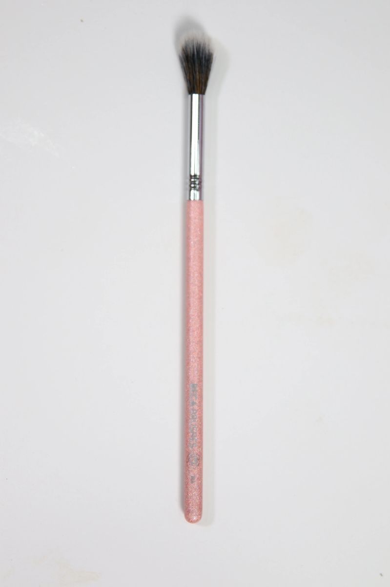 Beca Brush R4 🌷Brocha Puntiaguda Pequeña para Iluminador